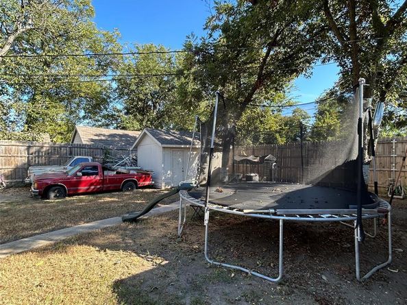 1610  Davis Boulevard , Garland Texas 75042