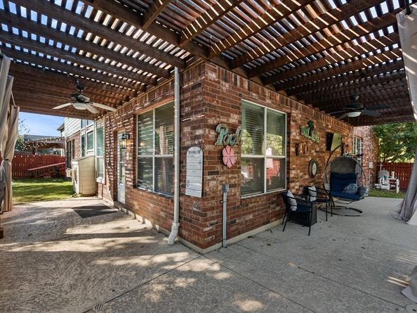 6  Whispering Bend Court , Mansfield Texas 76063