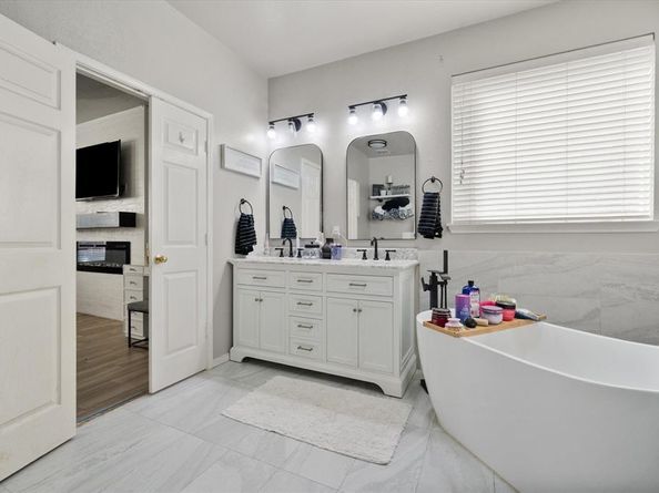 6  Whispering Bend Court , Mansfield Texas 76063