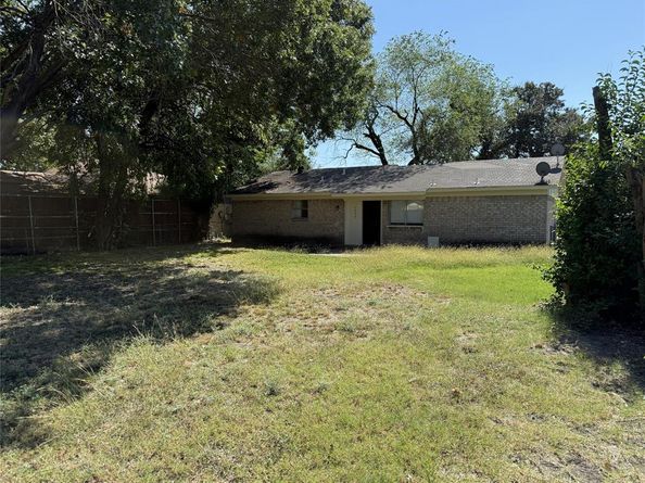 1453  Shorecrest Drive , Garland Texas 75040
