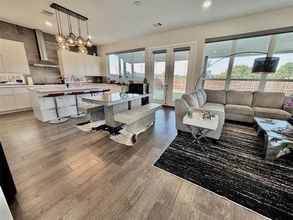 4021  Ivanhoe Lane , Dallas Texas 75212