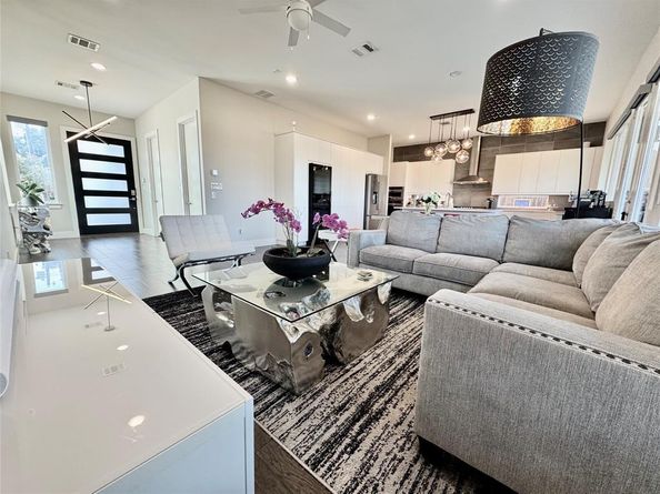 4021  Ivanhoe Lane , Dallas Texas 75212