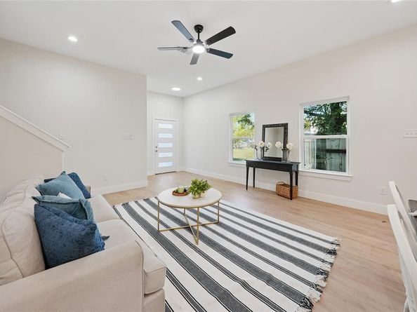 828  Stamps Avenue , Fort Worth Texas 76114