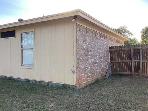 5915  Willow Branch Drive , Arlington Texas 76017