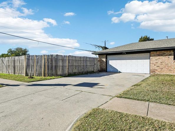 4300  Kingswick Drive , Arlington Texas 76016