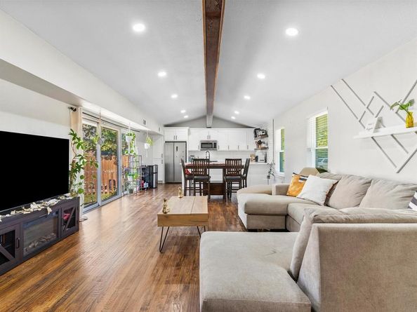 1215  Wisteria Way , Richardson Texas 75080