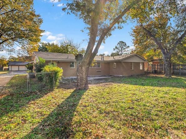 1204  John Reagan Street , Benbrook Texas 76126