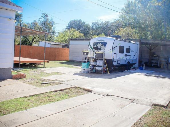 3218  Emmett Street , Dallas Texas 75211