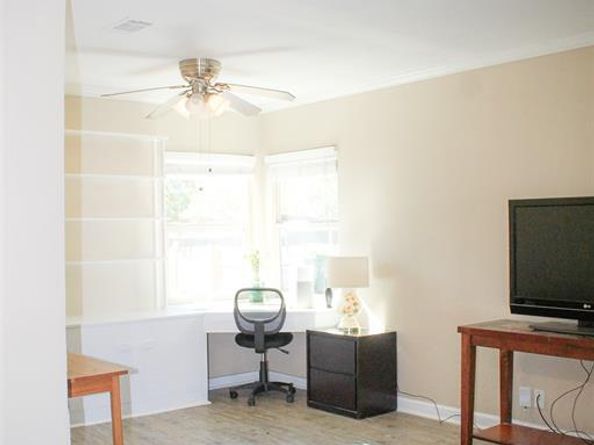 3218  Emmett Street , Dallas Texas 75211