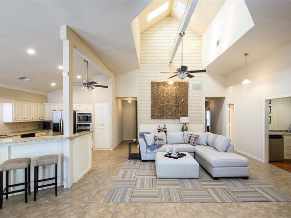 9115  Valley Chapel Lane , Dallas Texas 75220