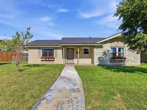 3935  Glenhaven Circle , Garland Texas 75042