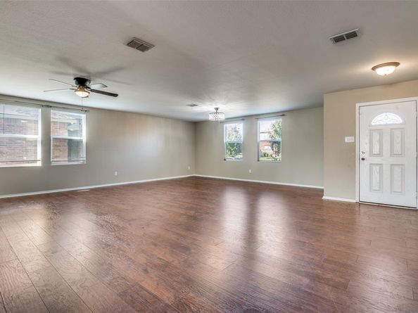 1046  Graystone Drive , Lancaster Texas 75134