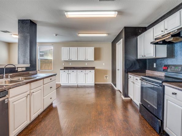 1046  Graystone Drive , Lancaster Texas 75134