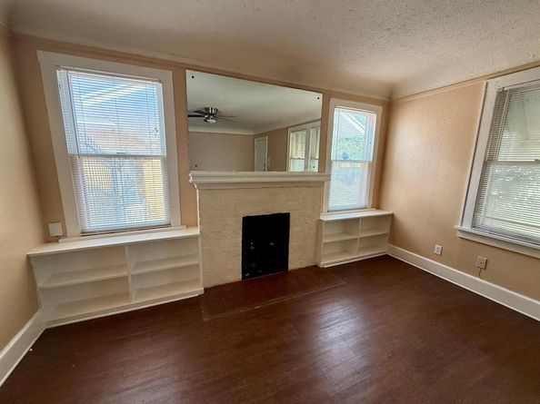 2946  Lipscomb Street , Fort Worth Texas 76110