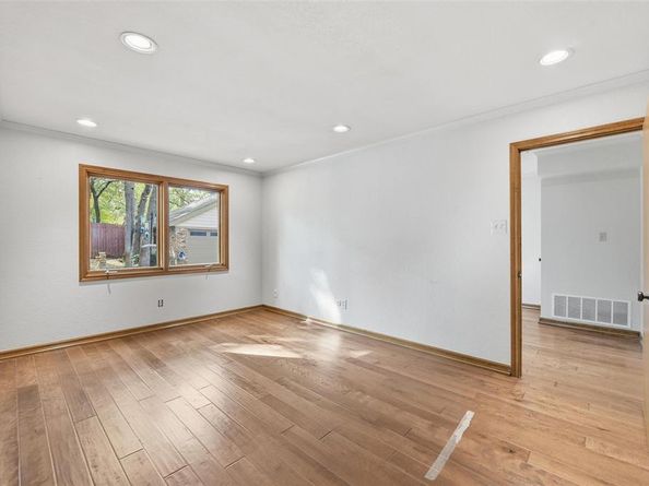 1607 N Main Street , Euless Texas 76039