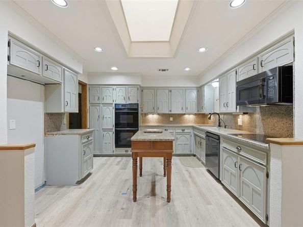 1607 N Main Street , Euless Texas 76039