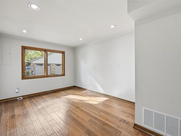 1607 N Main Street , Euless Texas 76039