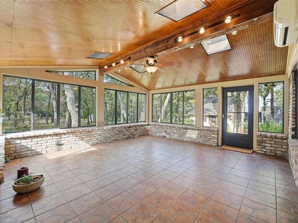 1607 N Main Street , Euless Texas 76039