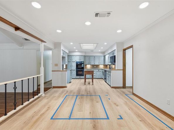 1607 N Main Street , Euless Texas 76039