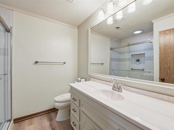 1607 N Main Street , Euless Texas 76039