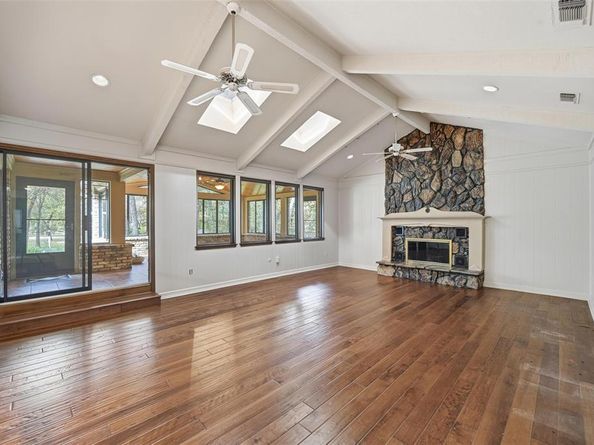 1607 N Main Street , Euless Texas 76039