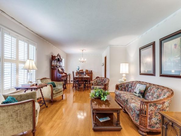 7637  El Pensador Drive , Dallas Texas 75248