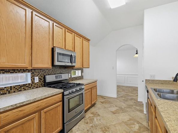 5904  Meadowglen Drive , Denton Texas 76226