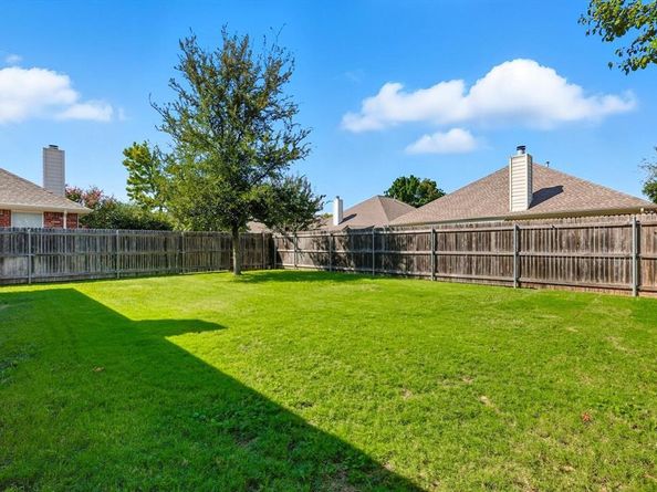 5904  Meadowglen Drive , Denton Texas 76226