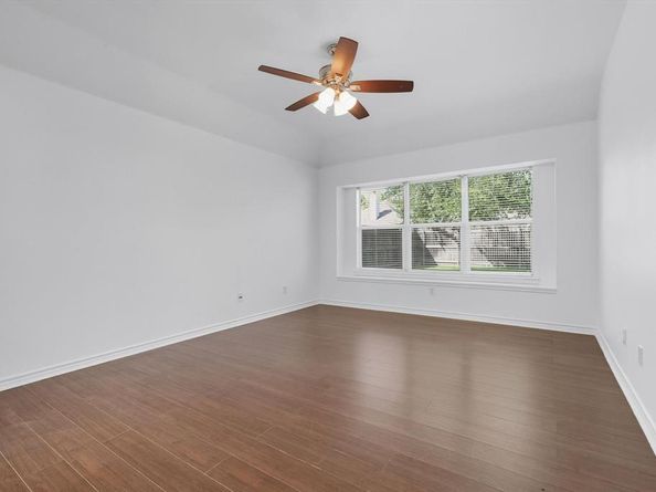 5904  Meadowglen Drive , Denton Texas 76226