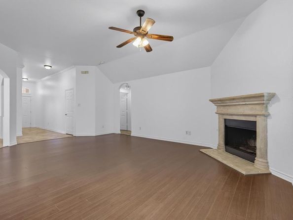 5904  Meadowglen Drive , Denton Texas 76226