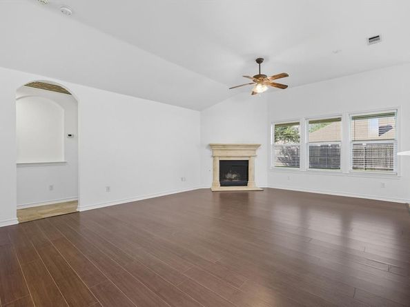 5904  Meadowglen Drive , Denton Texas 76226