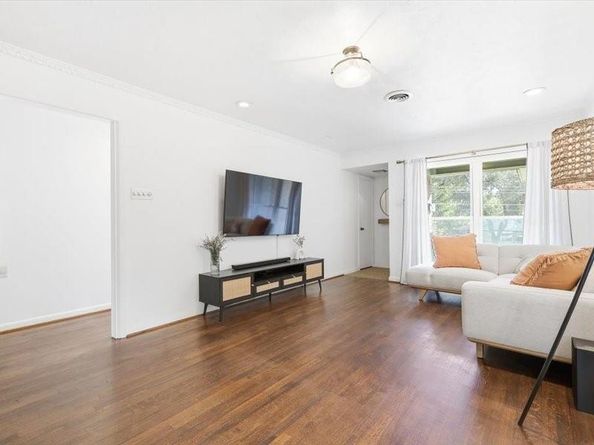 2330  Peavy Place , Dallas Texas 75228