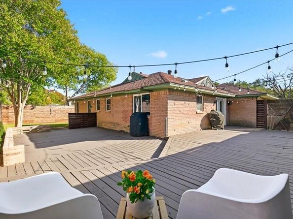 2330  Peavy Place , Dallas Texas 75228