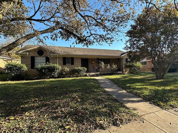 8332  Van Pelt Drive , Dallas Texas 75228