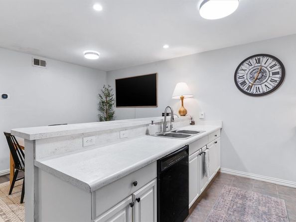 7510  Holly Hill Drive  148, Dallas Texas 75231