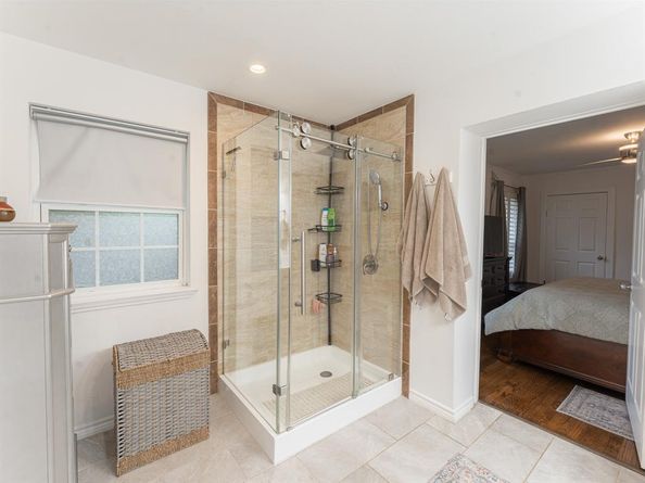 5104  Maple Springs Boulevard , Dallas Texas 75235