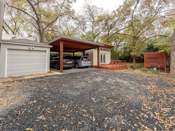 5104  Maple Springs Boulevard , Dallas Texas 75235