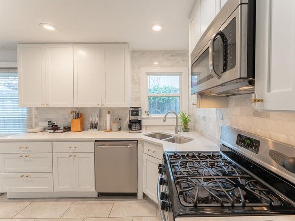 5104  Maple Springs Boulevard , Dallas Texas 75235