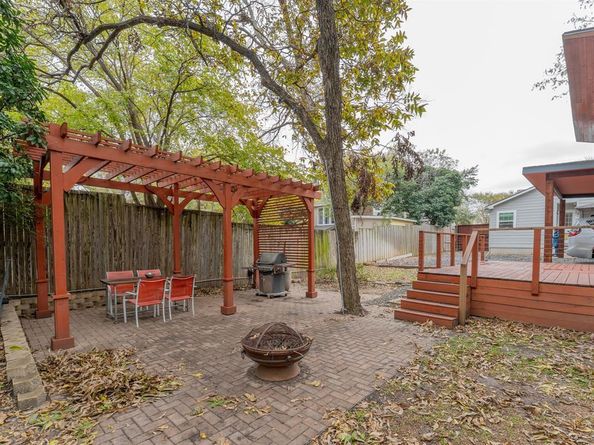 5104  Maple Springs Boulevard , Dallas Texas 75235