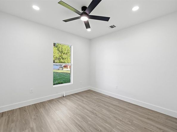 2618  Gooch Street , Dallas Texas 75241