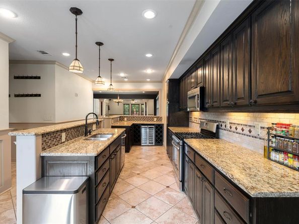 422 S Winnetka Avenue , Dallas Texas 75208