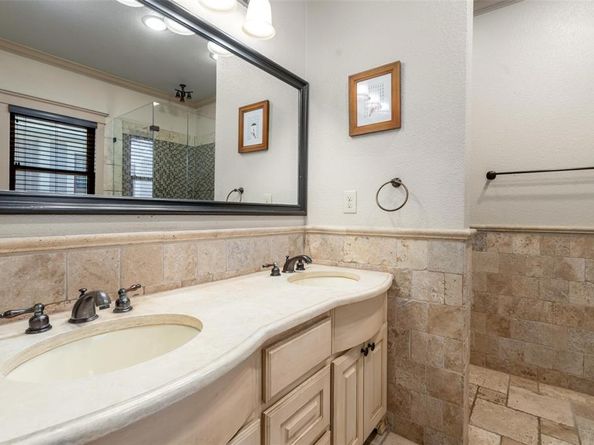 422 S Winnetka Avenue , Dallas Texas 75208