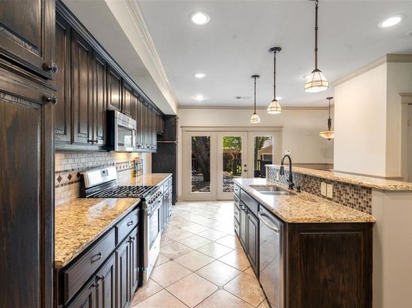 422 S Winnetka Avenue , Dallas Texas 75208