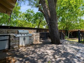 422 S Winnetka Avenue , Dallas Texas 75208