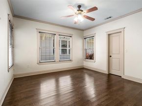 422 S Winnetka Avenue , Dallas Texas 75208