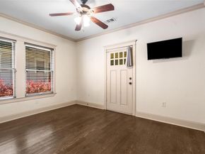 422 S Winnetka Avenue , Dallas Texas 75208