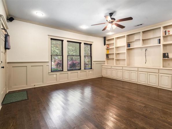 422 S Winnetka Avenue , Dallas Texas 75208