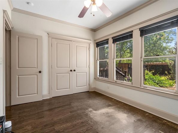 422 S Winnetka Avenue , Dallas Texas 75208