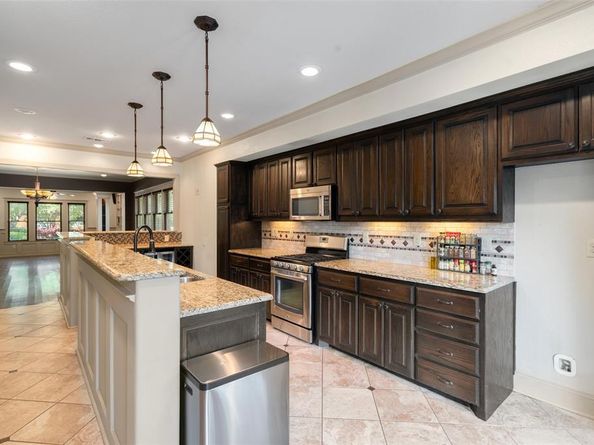 422 S Winnetka Avenue , Dallas Texas 75208