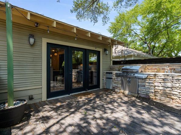 422 S Winnetka Avenue , Dallas Texas 75208